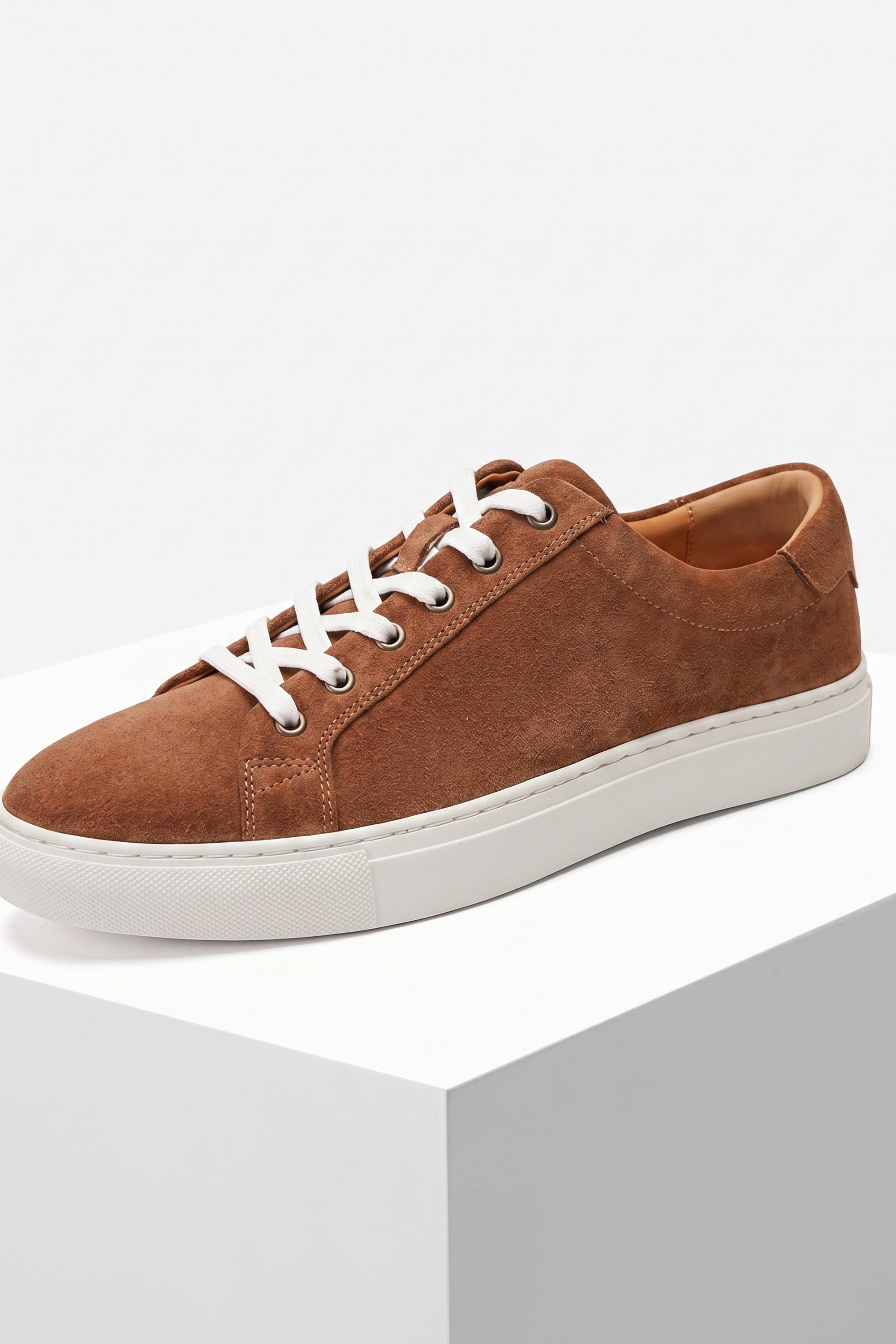 THE LUCCA SUEDE TRAINER