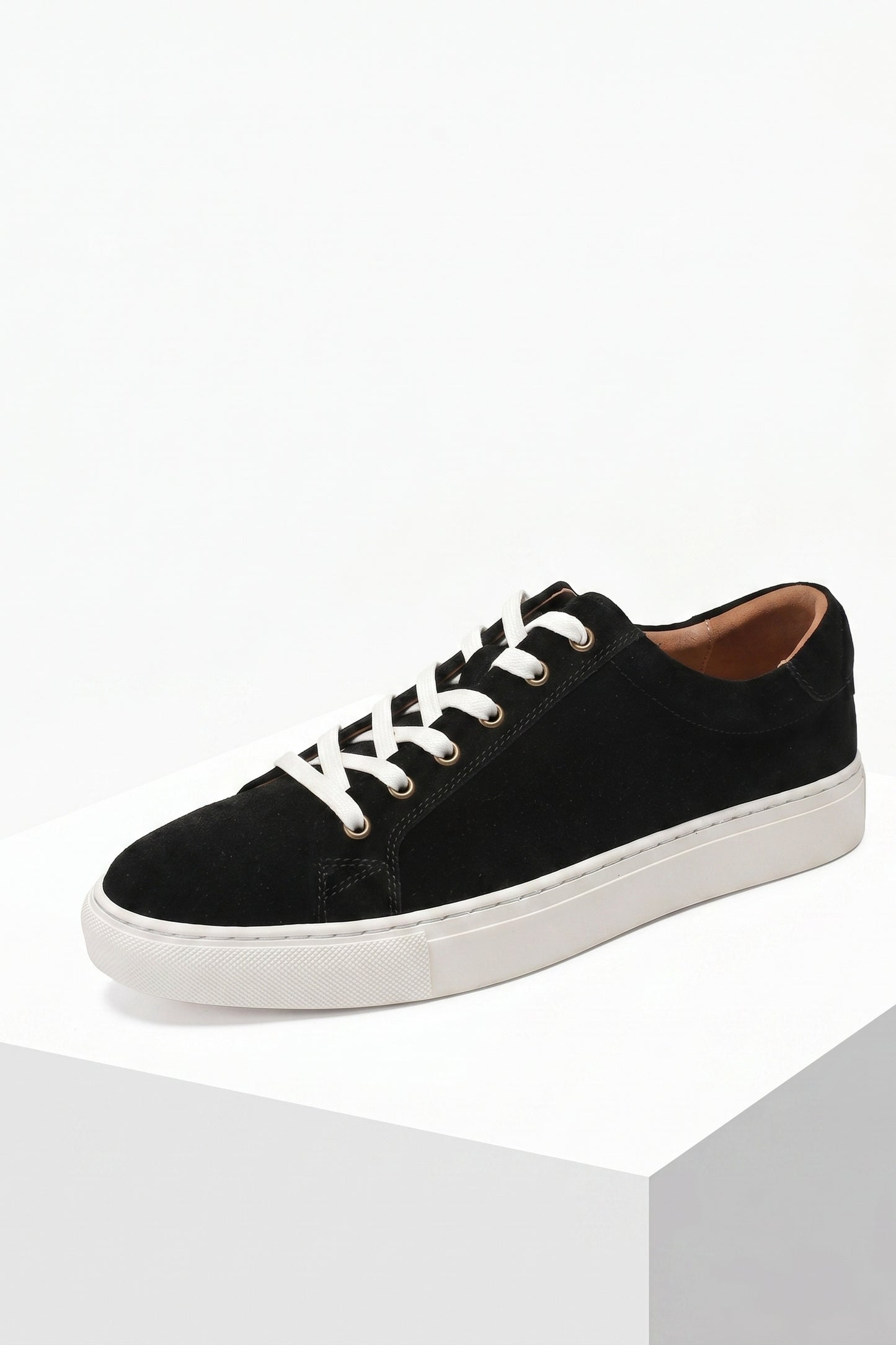THE LUCCA SUEDE TRAINER
