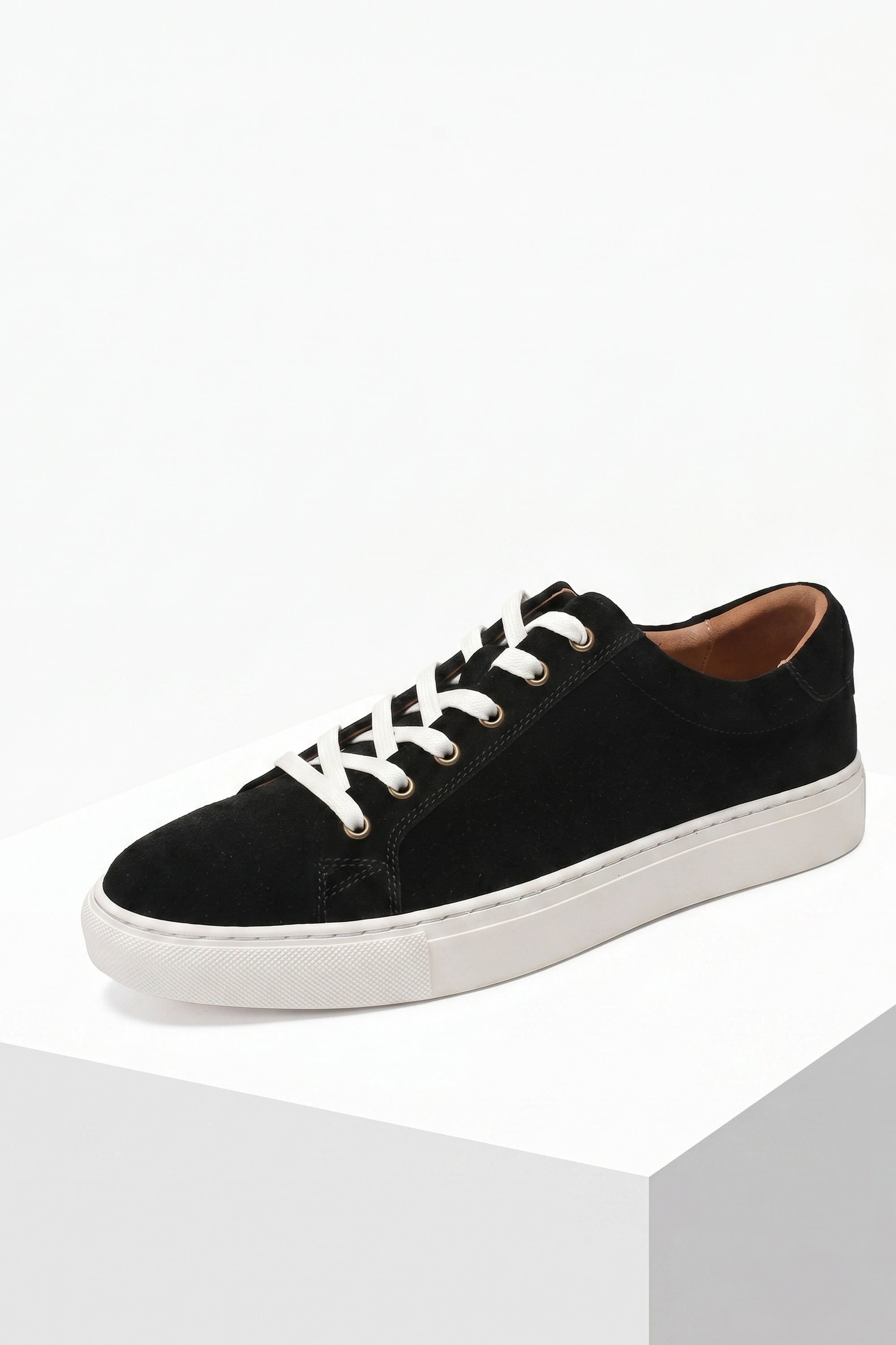 THE LUCCA SUEDE TRAINER