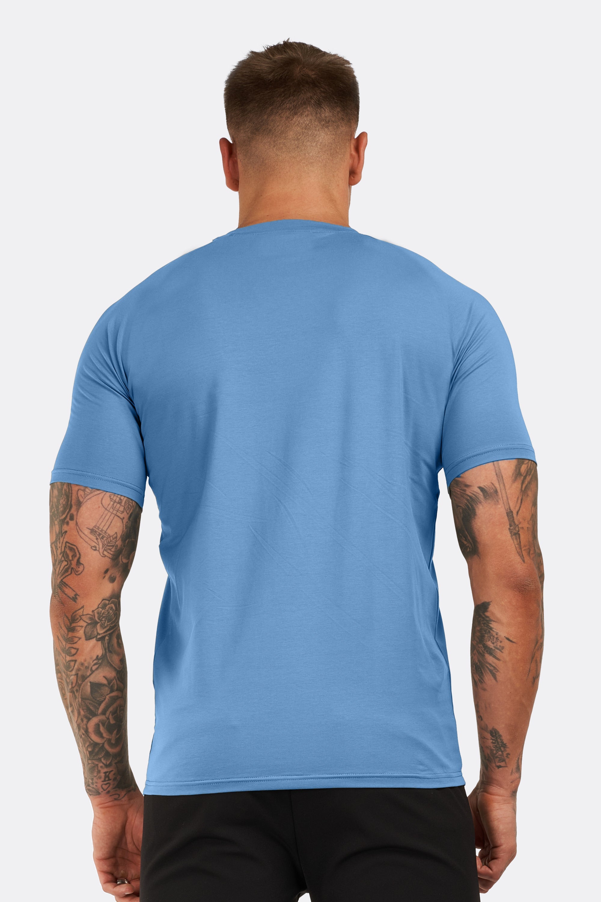 THE ESSENTIAL T-SHIRT