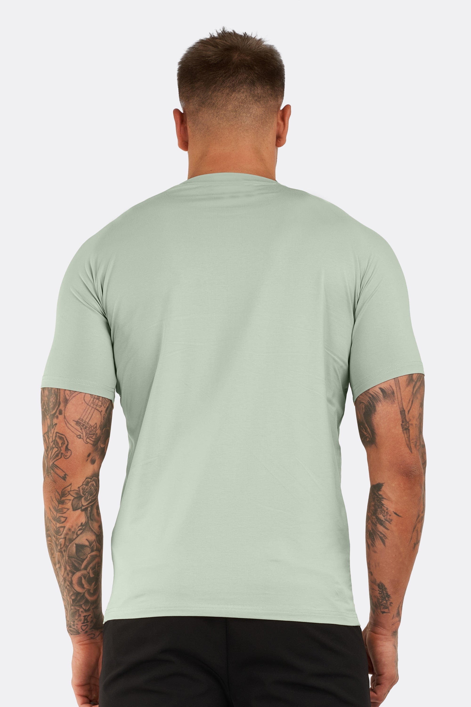 THE ESSENTIAL T-SHIRT