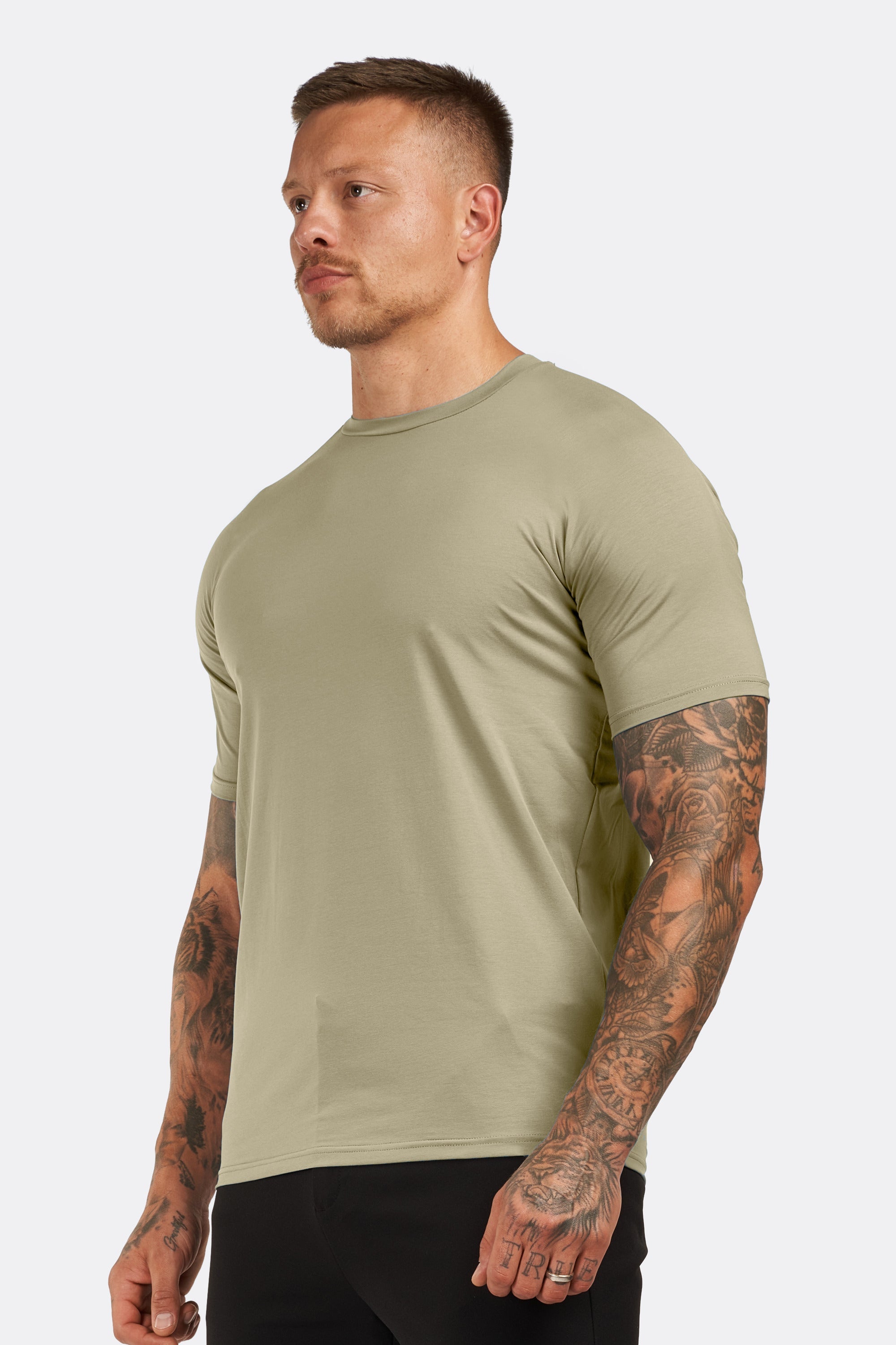 THE ESSENTIAL T-SHIRT