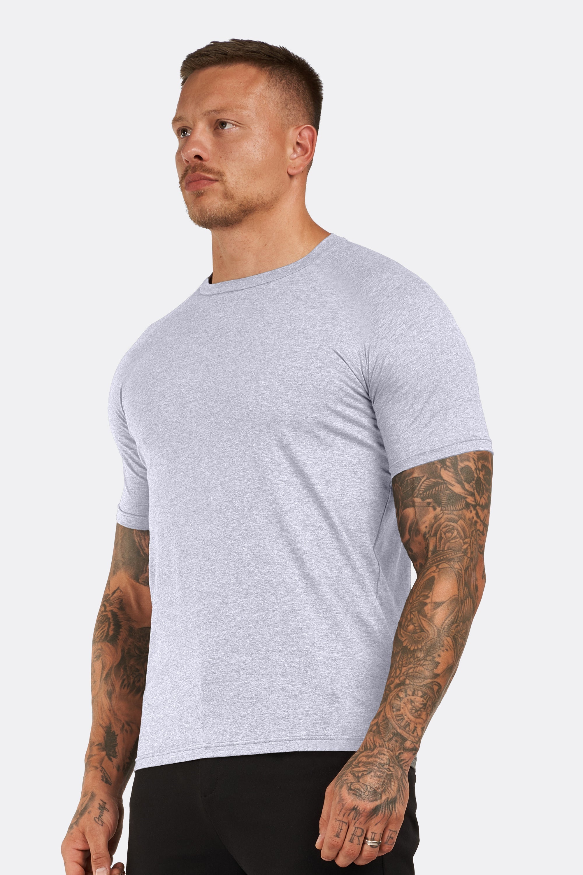 THE ESSENTIAL T-SHIRT