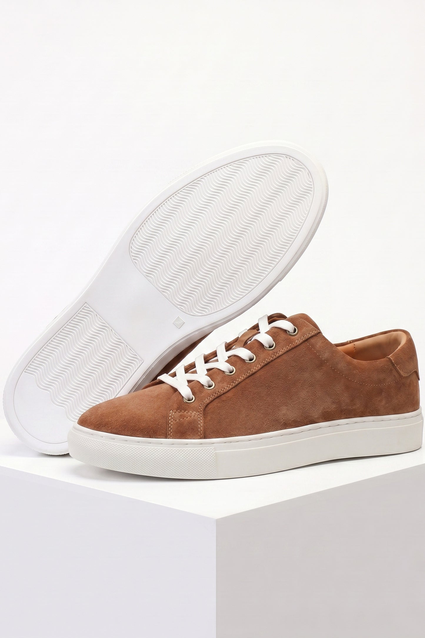 THE LUCCA SUEDE TRAINER