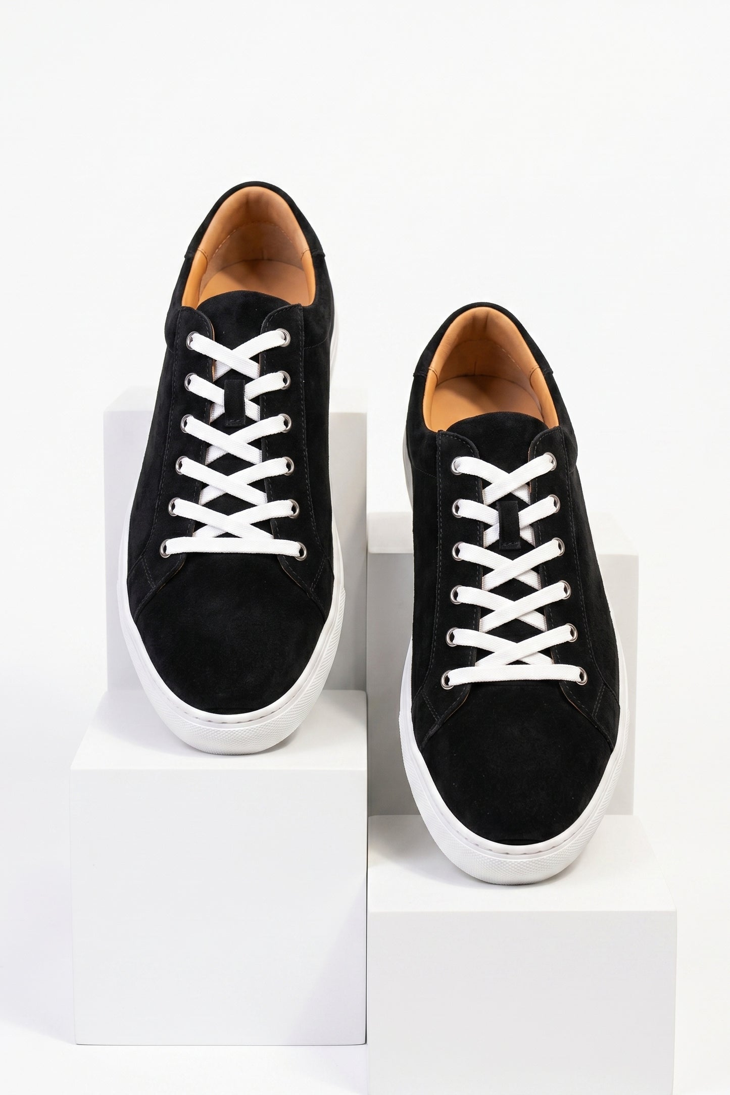 THE LUCCA SUEDE TRAINER