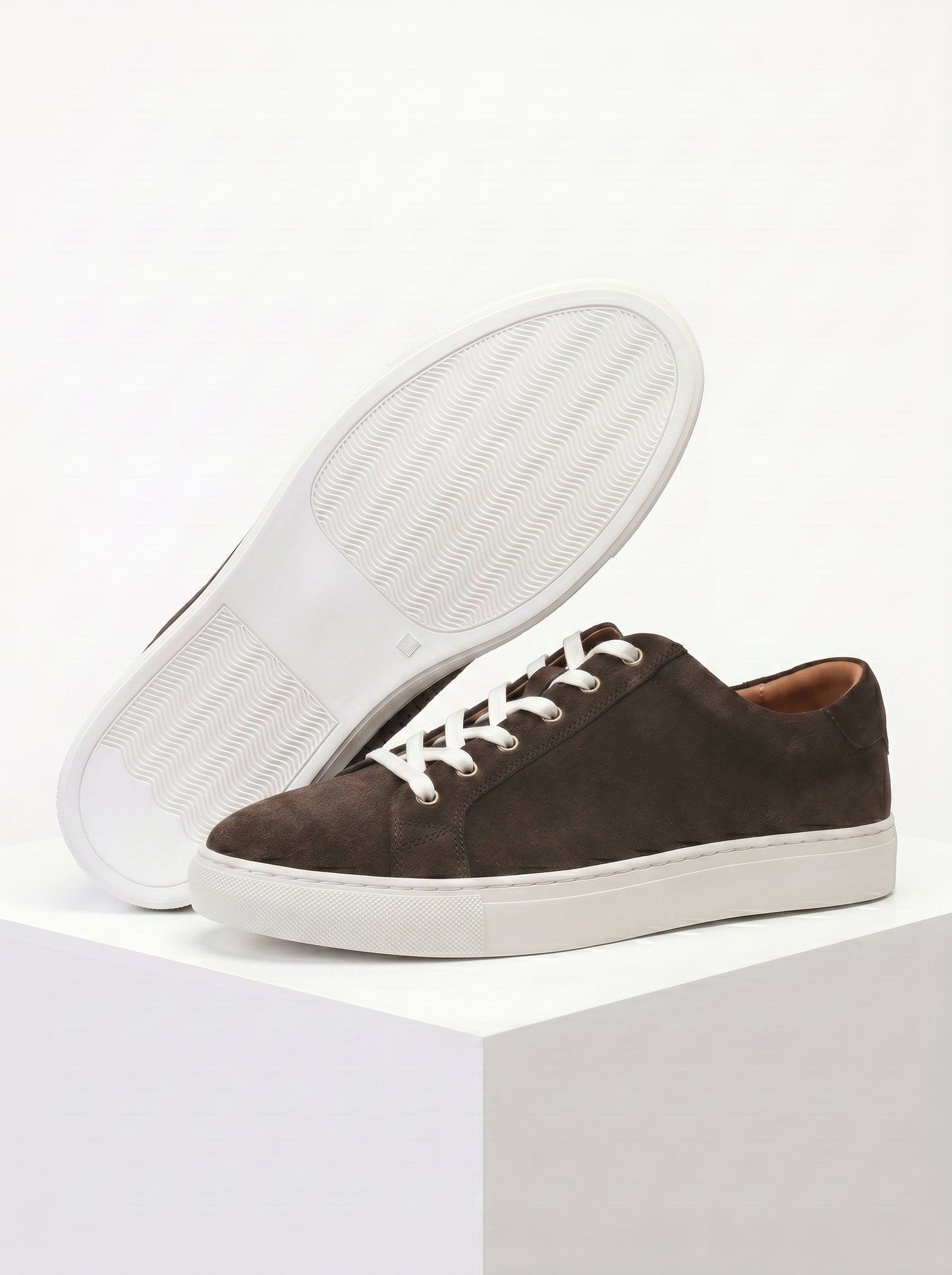 THE LUCCA SUEDE TRAINER
