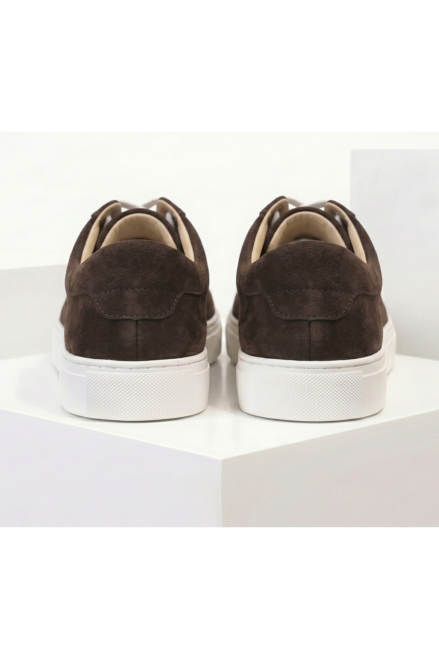 THE LUCCA SUEDE TRAINER