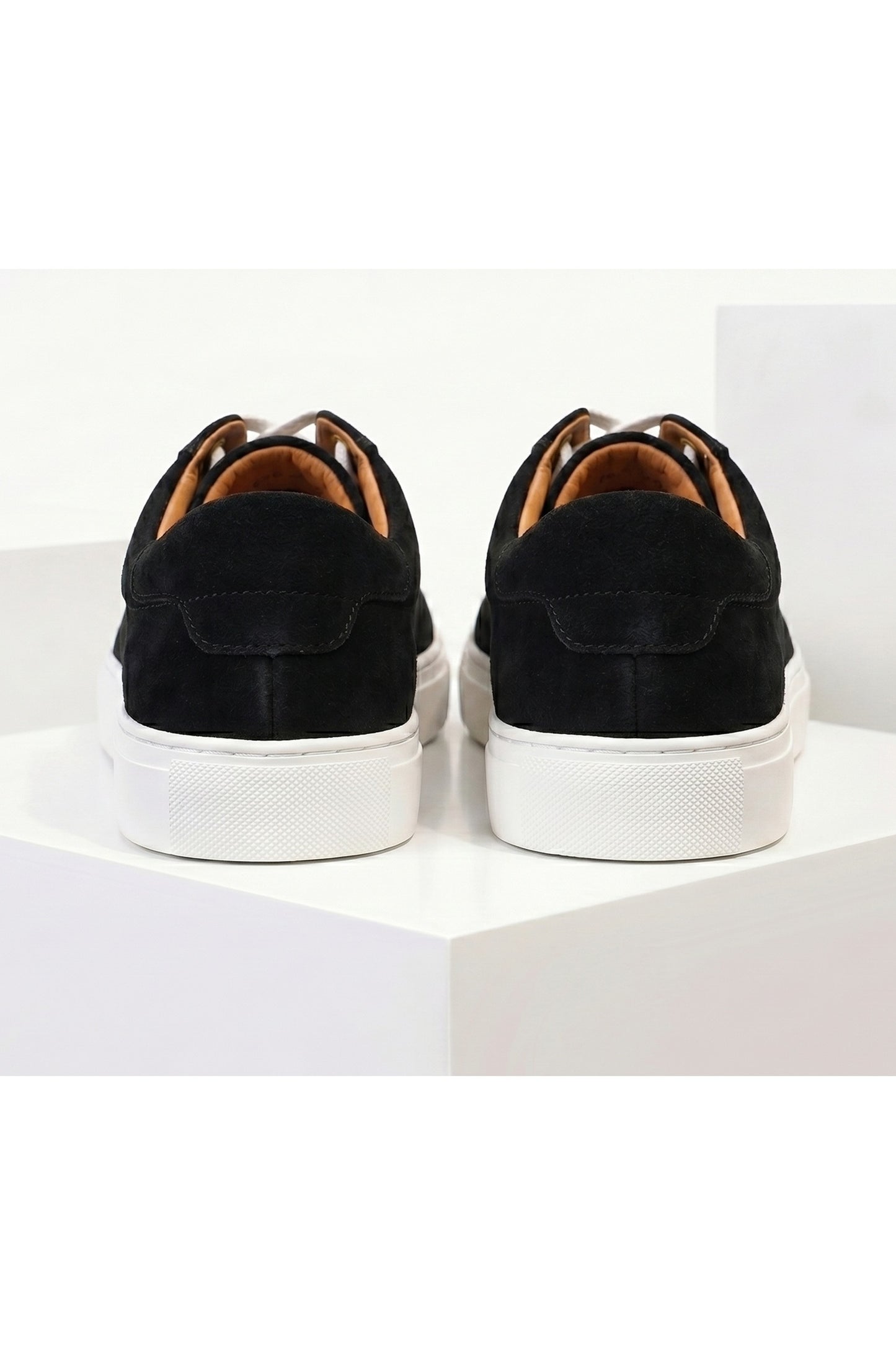 THE LUCCA SUEDE TRAINER