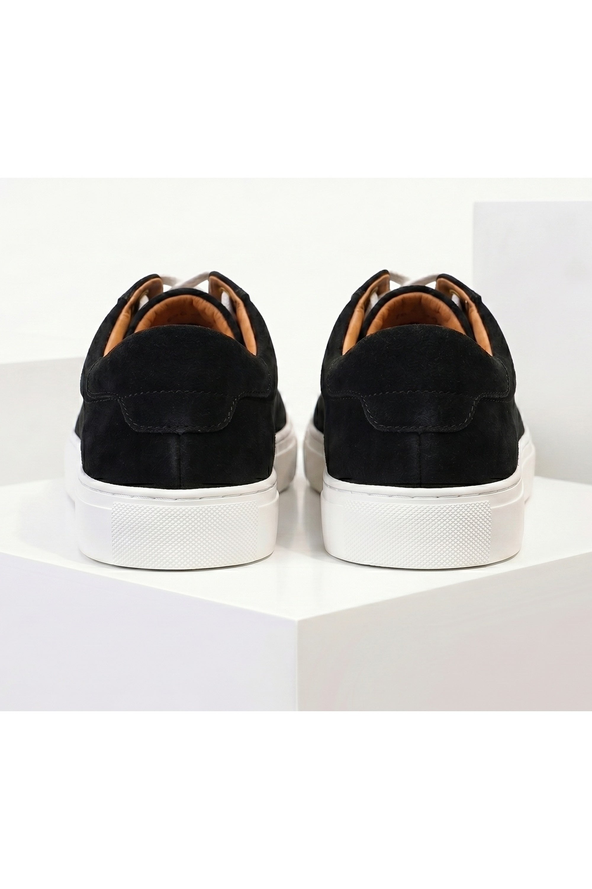 THE LUCCA SUEDE TRAINER
